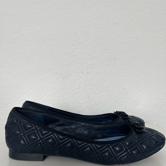 TORY BURCH•NAVY BLUE•QUILTED STYLE LEATHER FLATS•SIZE 8.5 M - Picture 11 of 12